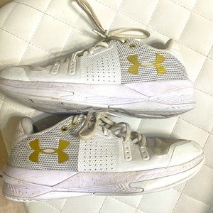 off white & gold ✨ Used Under Armour tennies ✨